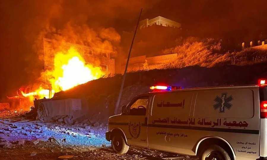 غارة على منزل في ساحة عيترون ليلا