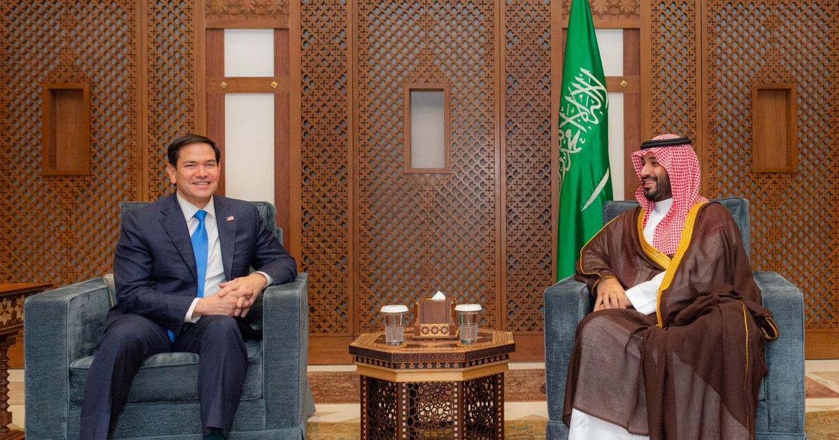 ولي العهد السعودي يستقبل وزير الخارجية الأميركي في جدة