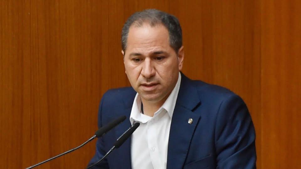 الجميّل يختم اليوم البرلماني الطويل بإعلان نتائج المناقشة: كتلة واحدة ضد حصرية السلاح... حوّلوا تسليمه إلى فرصة لنبني بلدنا ونحميكم