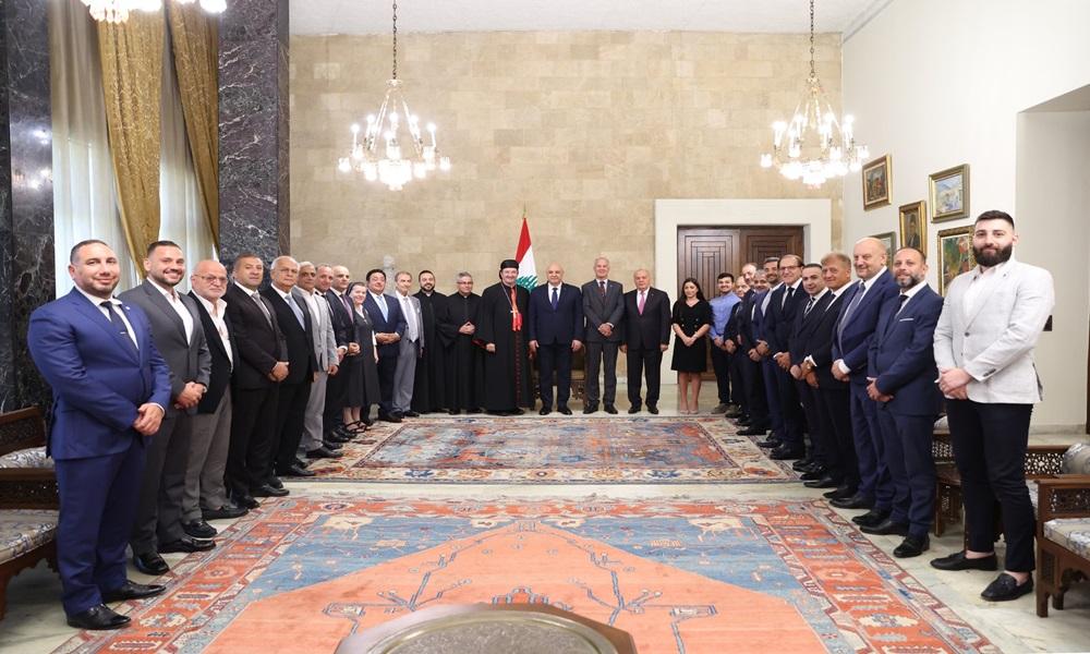 عون ينوّه بدعم الكويت للبنان ويعرض المساعدة في مواجهة حرائق ليماسول