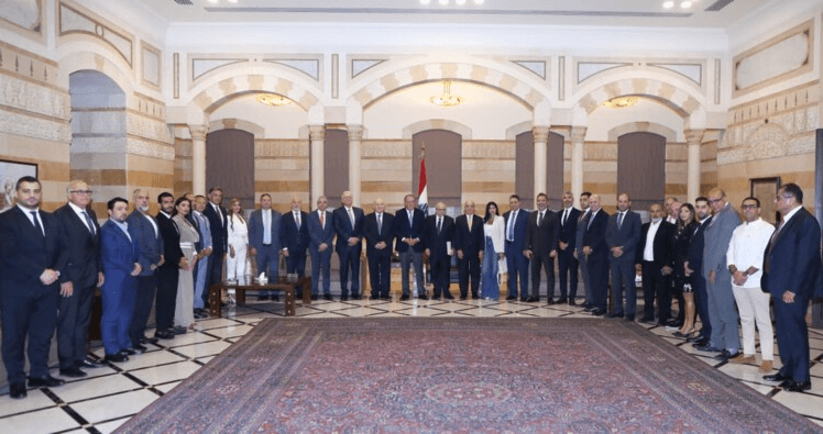 سلام استقبل وفدا من رجال الأعمال والهيئات الاقتصادية.. وتأكيد على دعم الحكومة