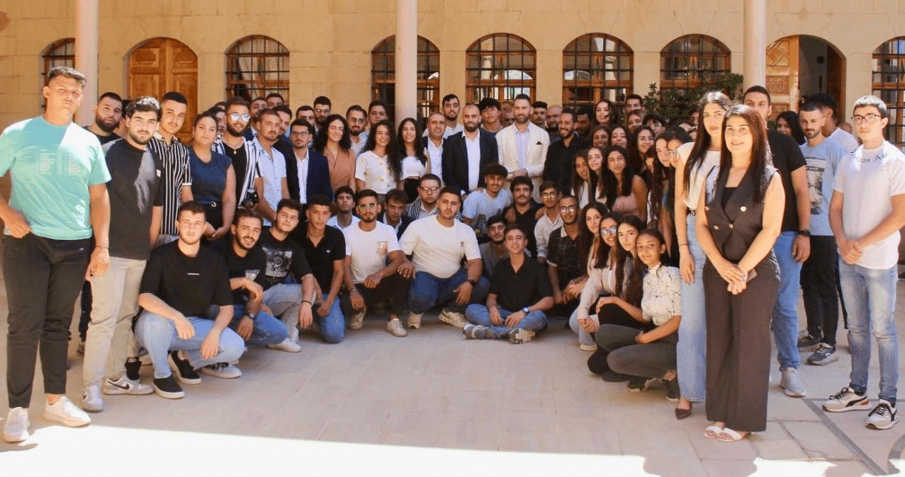 جنبلاط يلتقي الاباتي سمعان ويعرض مع وفود مطالب واحتياجات خدماتية وحياتية