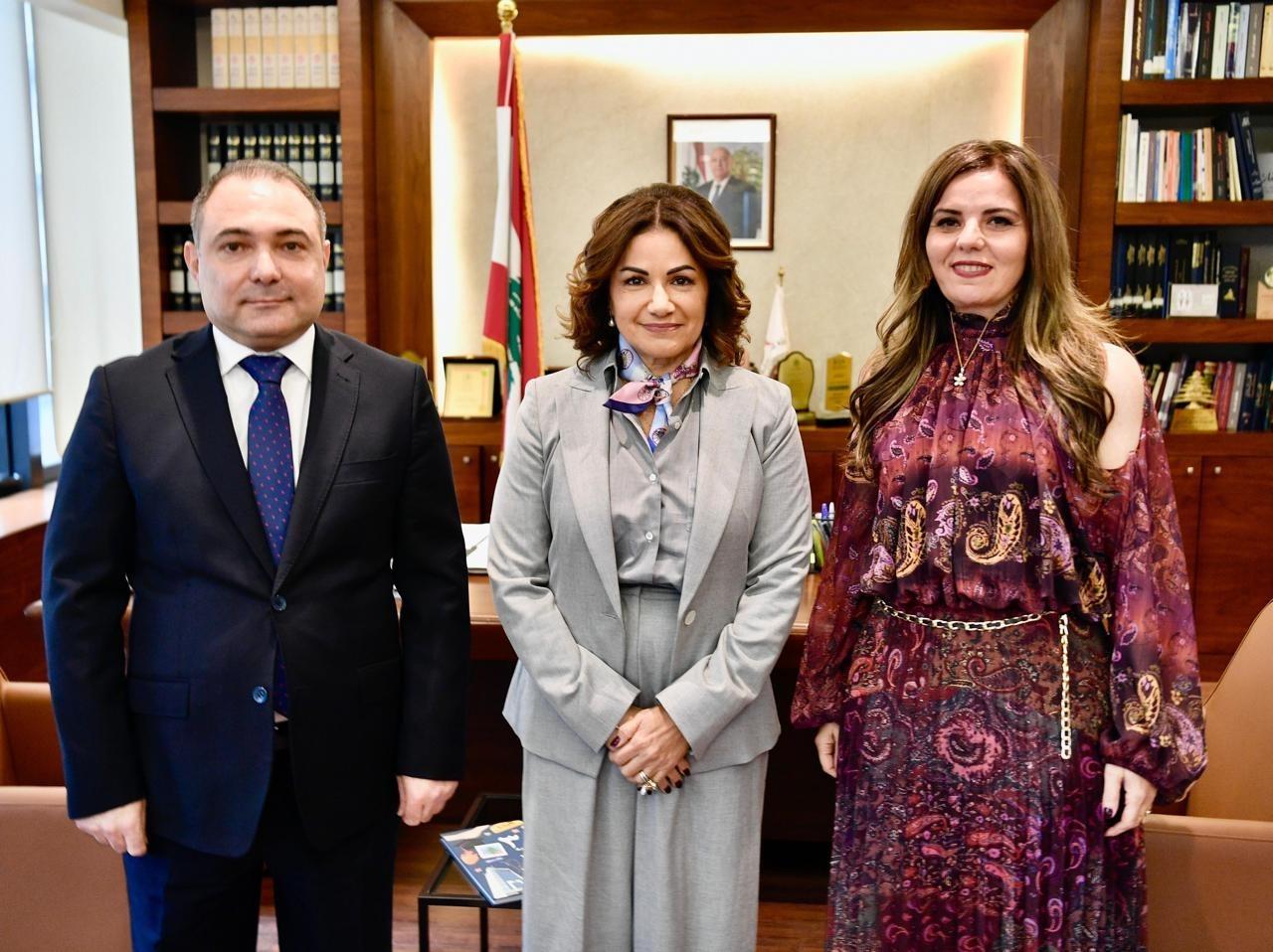 السيد تتسلم مذكرة عن معاناة ضحايا التداخل العقاري على الحدود اللبنانية – السورية البقاعية