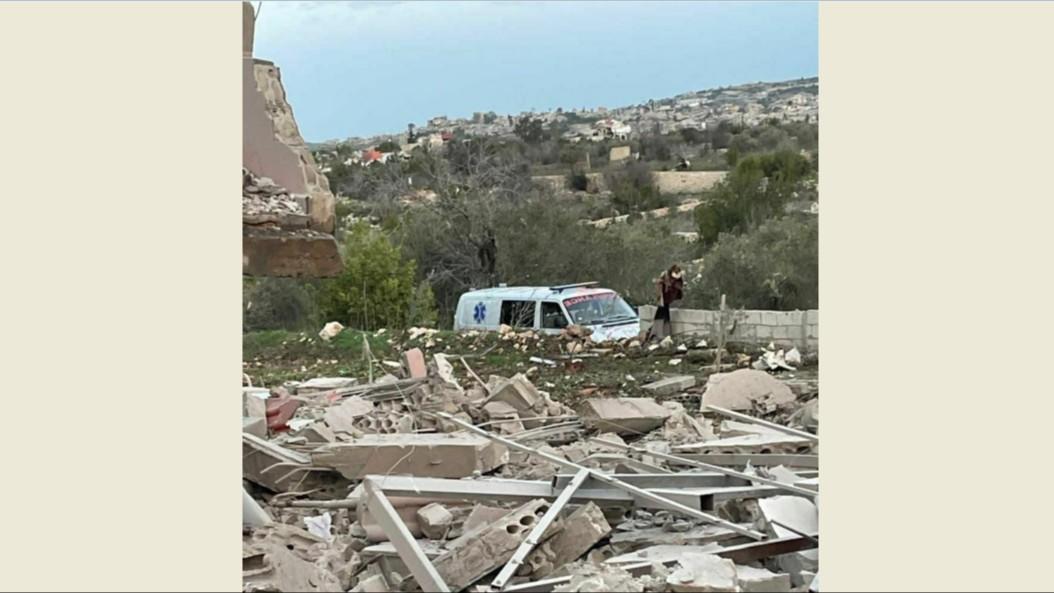 استهداف سيارتين.. والجيش الإسرائيلي يسقط مواد كيميائية على الجنوب