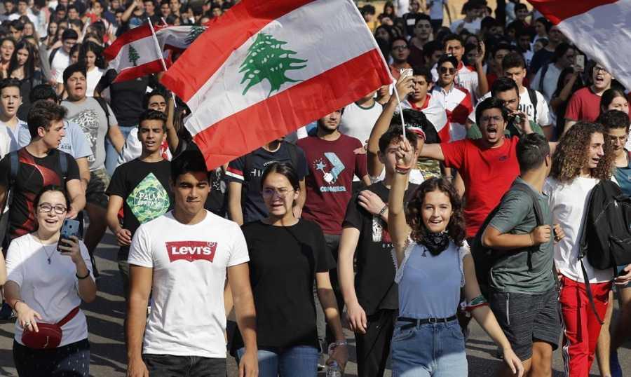 الثورة تعود... وقطع الطرقات أيضا!