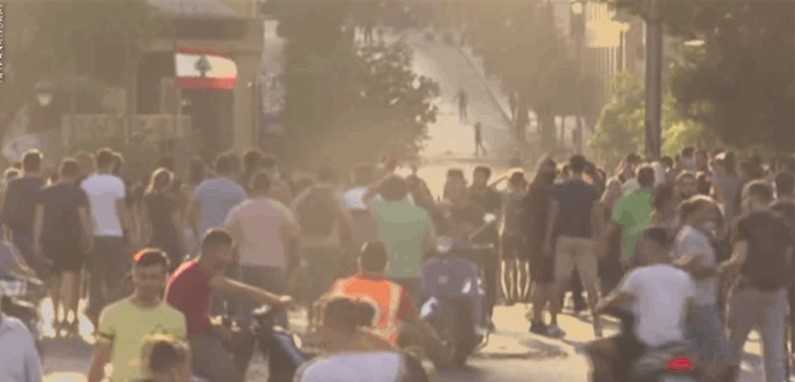 إشكال بين مرافقي روكز ومتظاهرين في ساحة الشهداء
