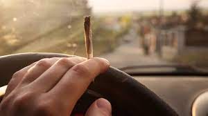 استطلاع يدّل إلى أن ثلث الكنديين قادوا سيارة تحت تأثير الماريجوانا
