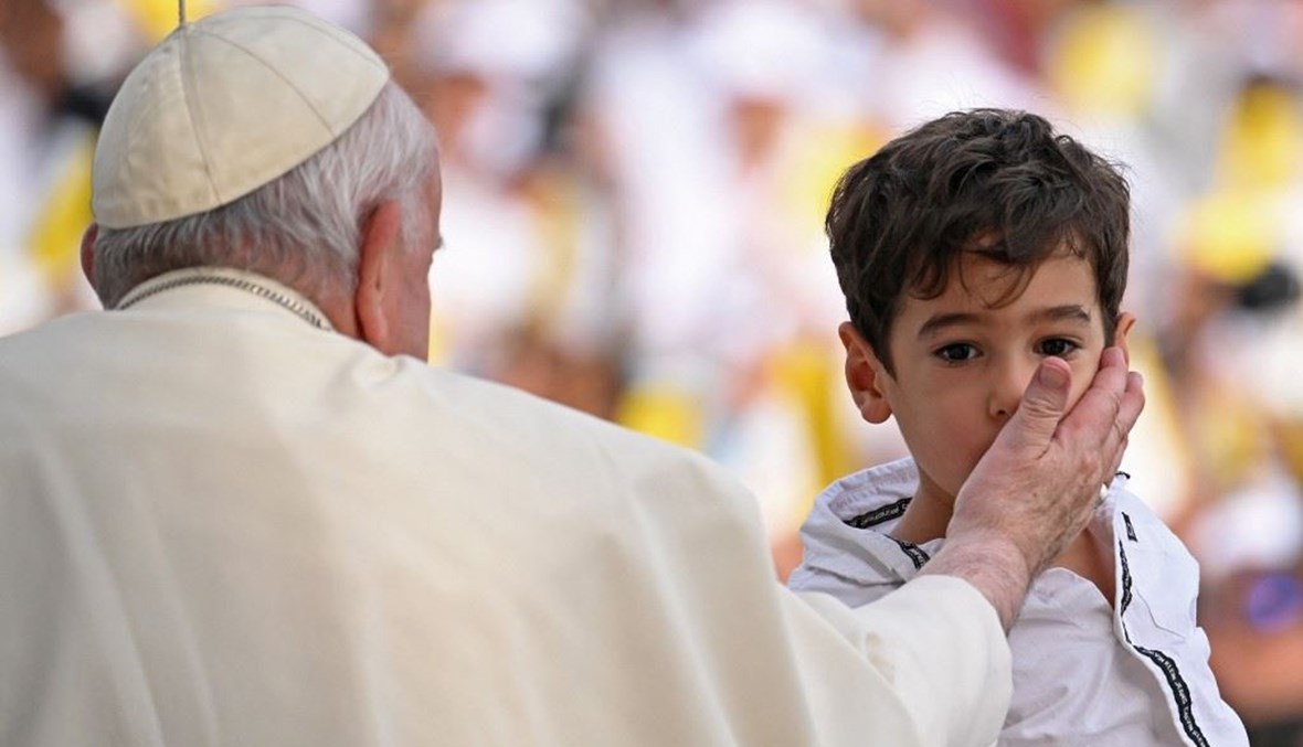 بالصور- البابا فرنسيس ترأس قدّاساً في البحرين بمشاركة الآلاف... "حلم تحقّق"