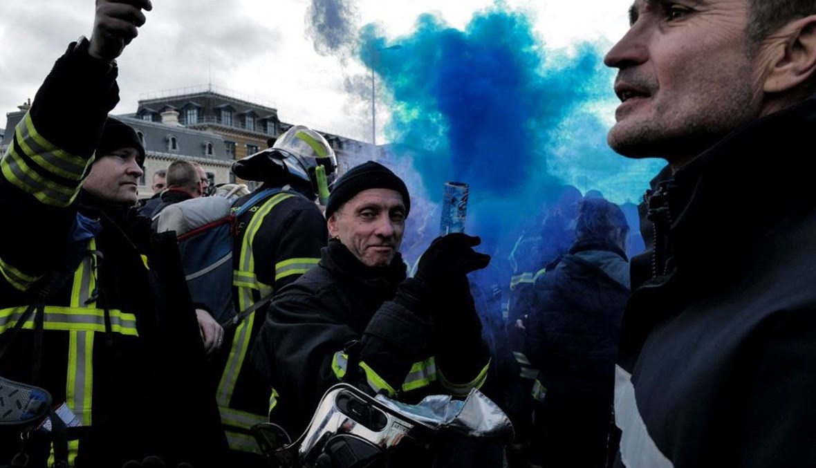 الإضرابات تشلّ فرنسا احتجاجاً على خطط ماكرون لإصلاح نظام التقاعد