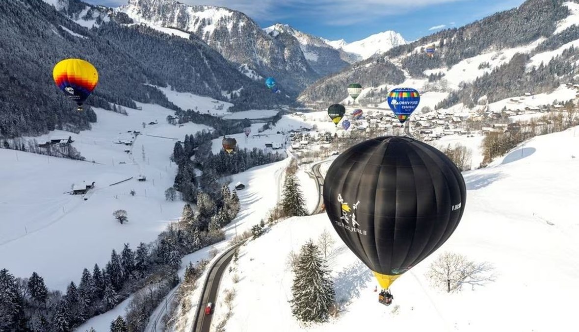 بالصور- لِعشّاق الطيران... مدينة سويسرية ثلجية تستضيف مهرجاناً لمناطيد الهواء الساخن