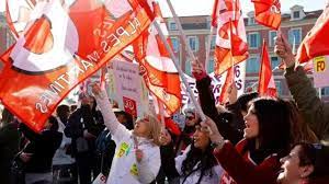 موجة ثالثة من الإضرابات في فرنسا احتجاجا على قانون التقاعد