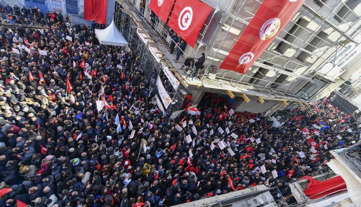 اتحاد الشغل التونسي يستعرض قوّته ضدّ سعيّد ويدعو للحوار