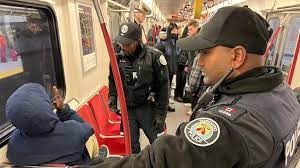 شرطة تورونتو تنهي انتشارها الاستثنائي في وسائل النقل العام
