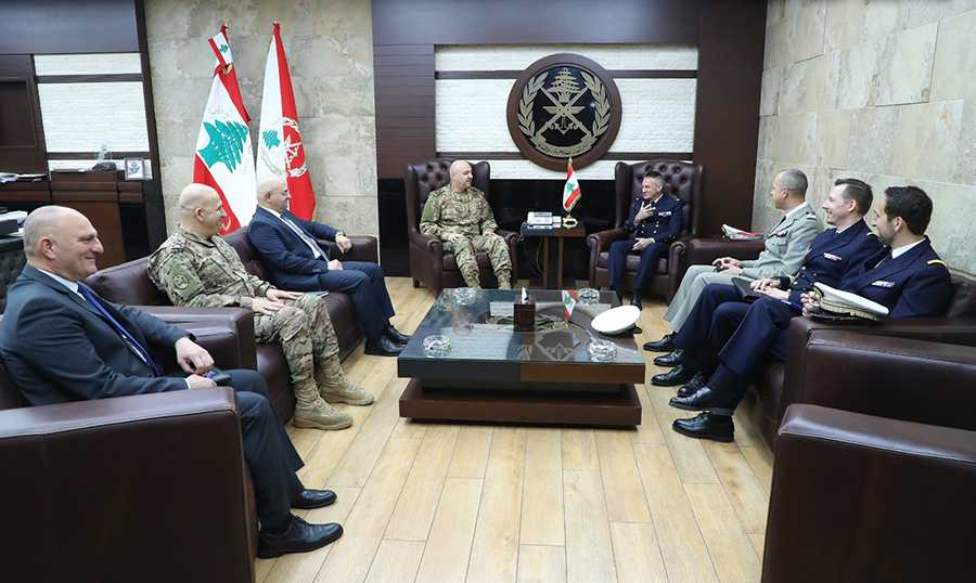 قائد الجيش اللبناني استقبل لازارو ومسؤول في البحرية الفرنسية