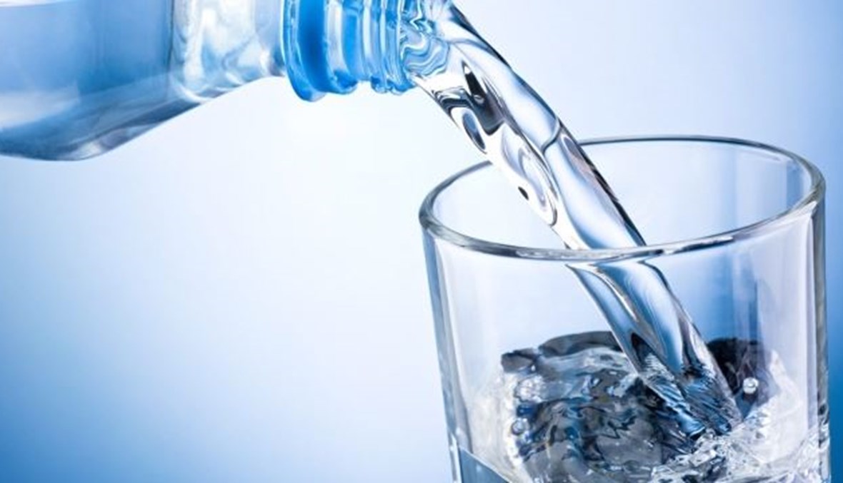 ترطيب الجسم: أهمية المياه والخيارات الغذائية الأخرى