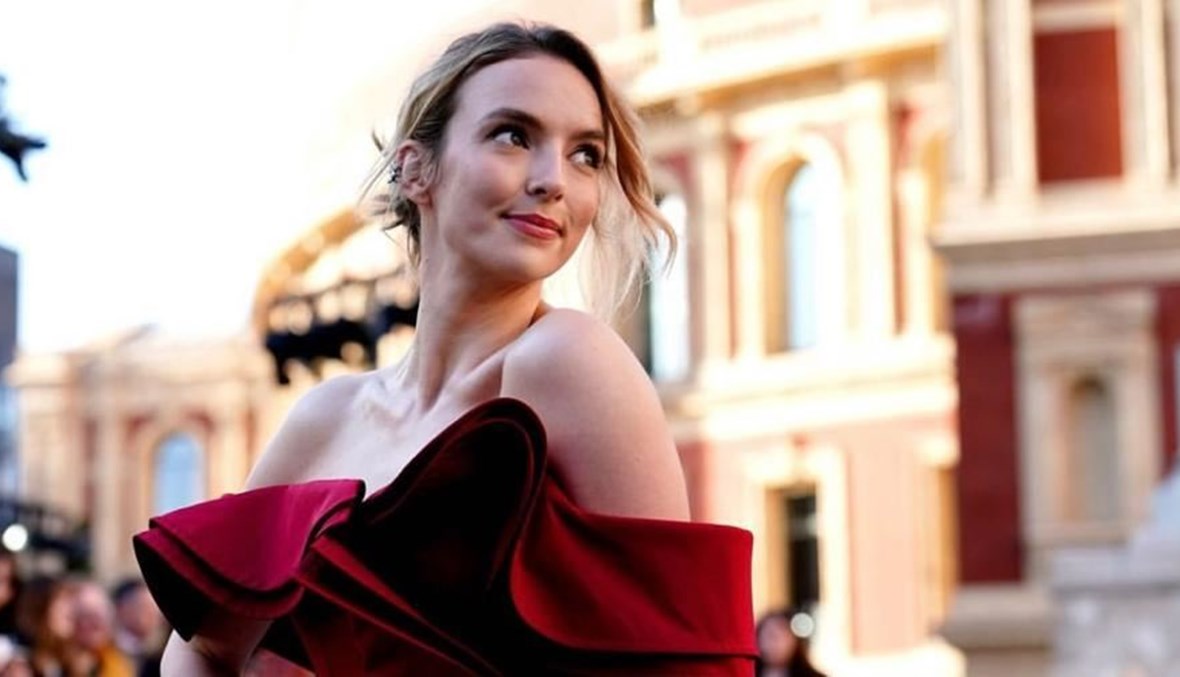 جودي كومر تحصد جائزة أفضل ممثلة متأنقة بالأحمر في حفل Olivier Awards