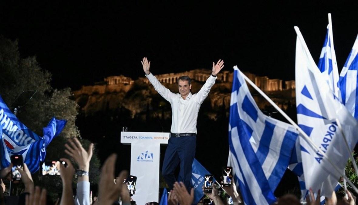 اليونانيون ينتخبون... وتوقّعات بإجراء جولة ثانية