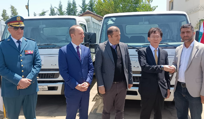 اليابان تسلّم 3 شاحانات نقل نفايات لبلديات في بعلبك