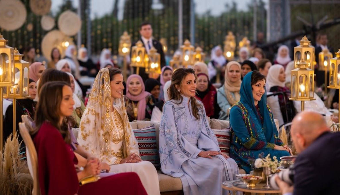 الاحتفالات بزفاف ولي العهد الشاب تشغل الأردنيين
