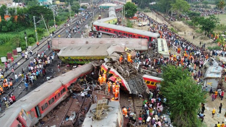 البابا فرنسيس يبرق معزيا بضحايا حادث القطار في الهند