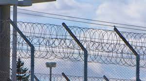 كيبيك ونيو/نوفو برونزويك توقفان سجن المهاجرين غير الدائمين