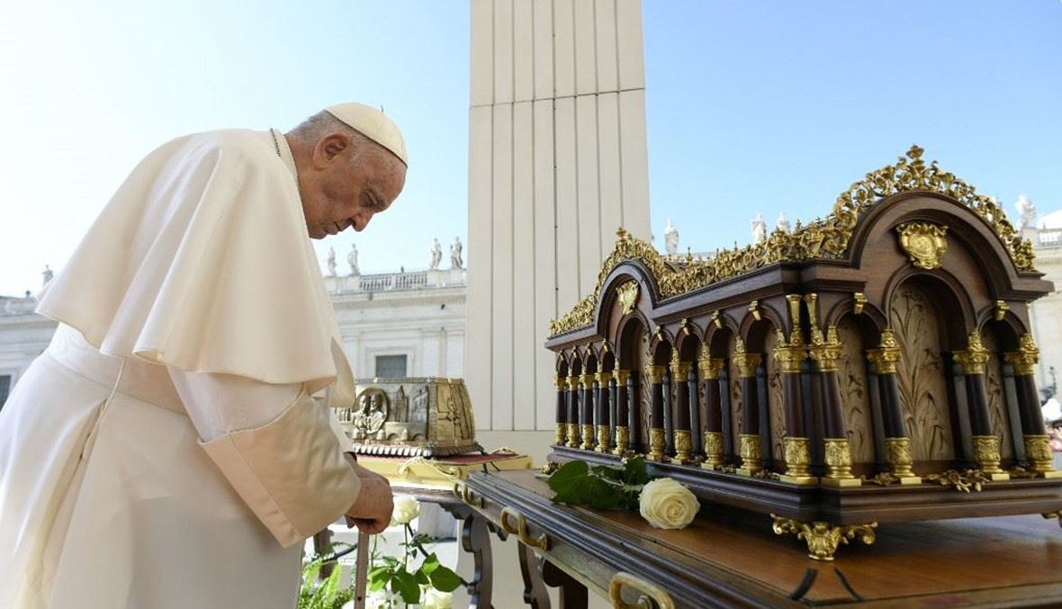 البابا فرنسيس يغادر المستشفى بعد أيام على جراحة في البطن