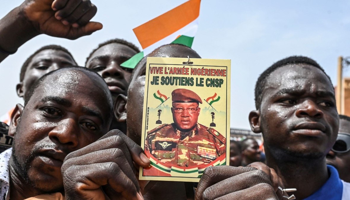 شارك فيها عسكريّون... تظاهرة جديدة تطالب برحيل الفرنسيين عن النيجر