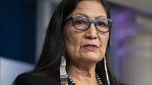 وزيرة الداخلية الأميركية في كندا لمناقشة قضايا السكان الأصليين