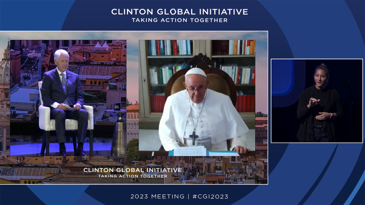 البابا فرنسيس يوجه كلمة عبر الشبكة إلى المشاركين في لقاء مبادرة كلينتون العالمية