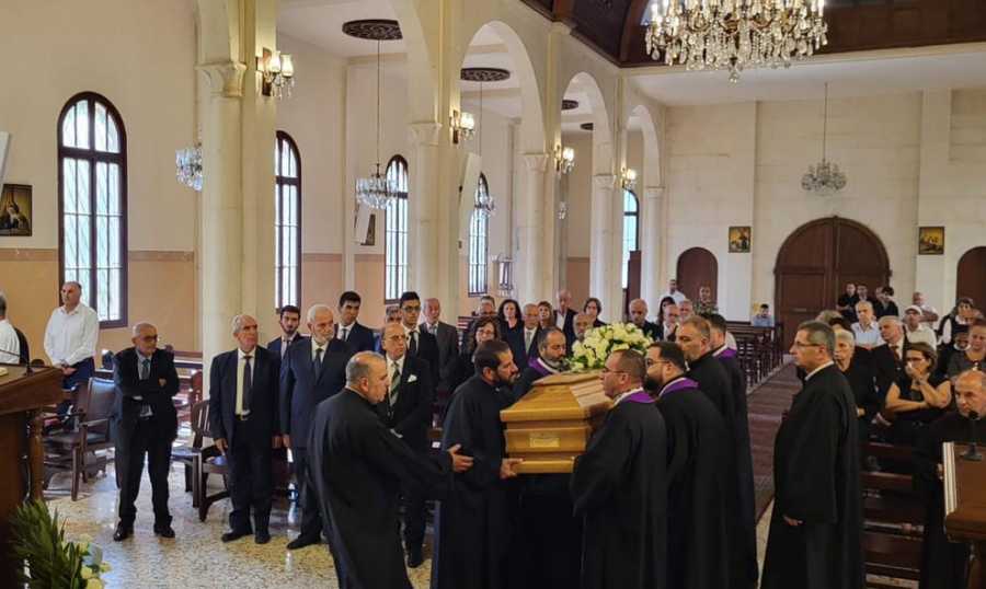 المطران العمار ترأس جنازة الخوري الياس كسرواني في كاتدرائية صيدا