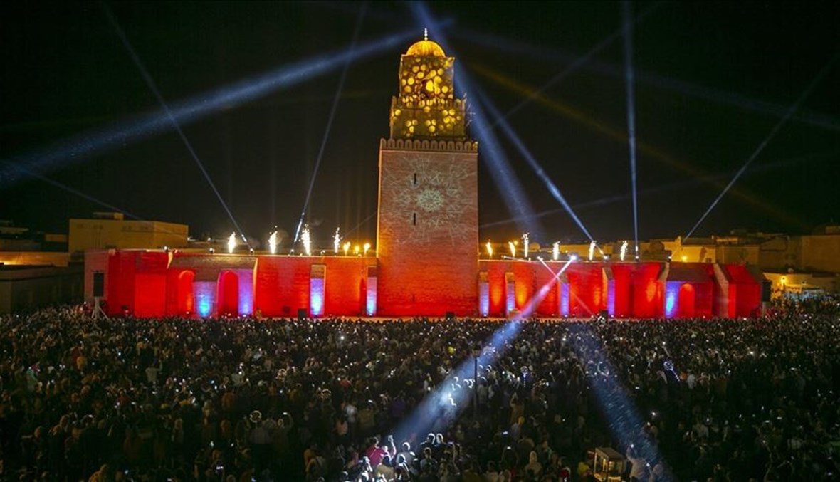 عشرات الآلاف يتدفقون على مدينة القيروان التونسية للاحتفال بالمولد النبوي