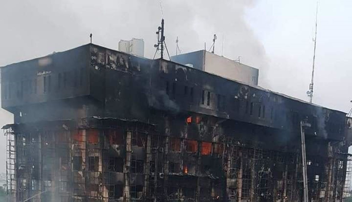 بالفيديو- السيطرة على حريق ضخم في مديرية الأمن بالإسماعيلية... 25 مصاباً وانهيار أجزاء من المبنى