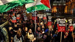 البرلمان البريطاني يصوّت ضد وقف النار بغزة.. واحتجاجات خارجه