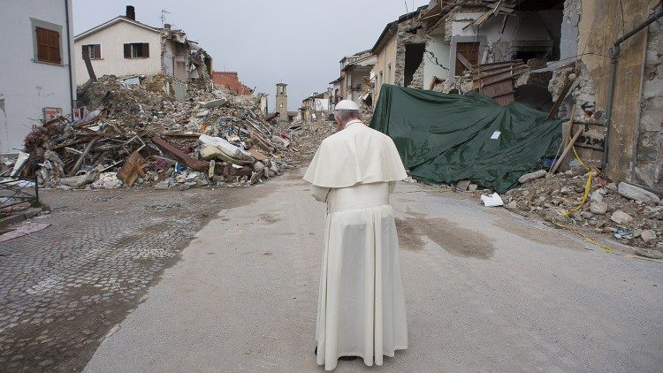 البابا فرنسيس يستقبل ممثلي سكان مناطق إيطالية متضررة من الزلازل