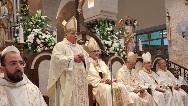 الكاردينال كرايفسكي يحتفل بالميلاد في بيت لحم وينقل قرب البابا فرنسيس