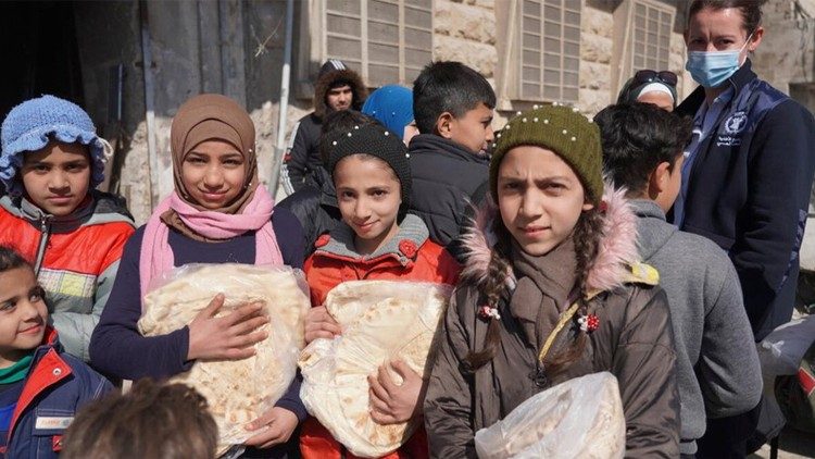 مقابلة مع رئيس أساقفة حمص بشأن تعليق برنامج الأغذية العالمي مساعداته لسورية