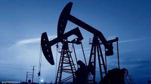 النفط يرتفع وسط مؤشرات متباينة بشأن الإمدادات