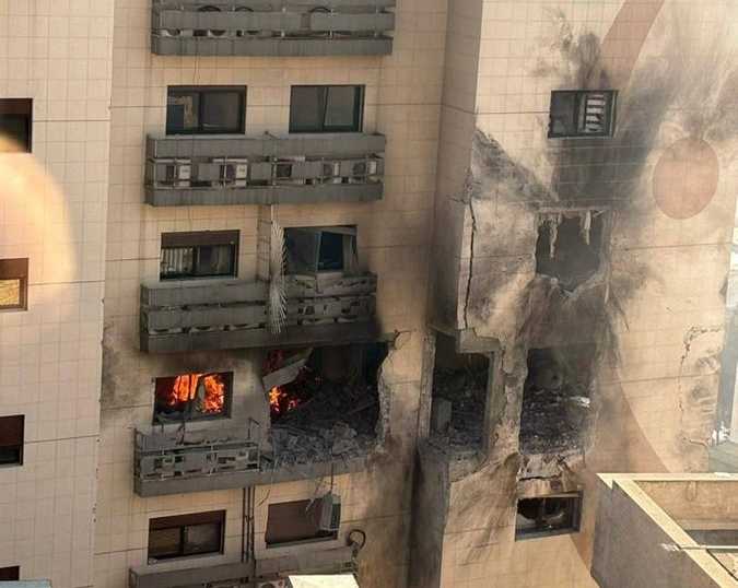 بالصور - إسرائيل تقصف مبنى في دمشق يتردد عليه قياديون من حزب الله والحرس الثوري