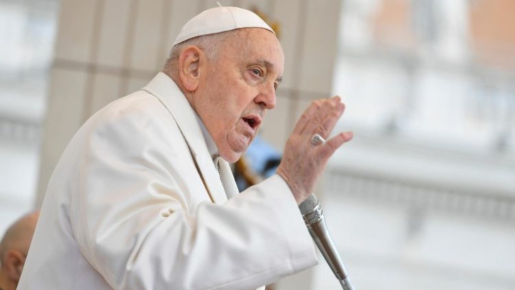 في مقابلته العامة مع المؤمنين البابا فرنسيس يتحدث عن رذيلة الكبرياء