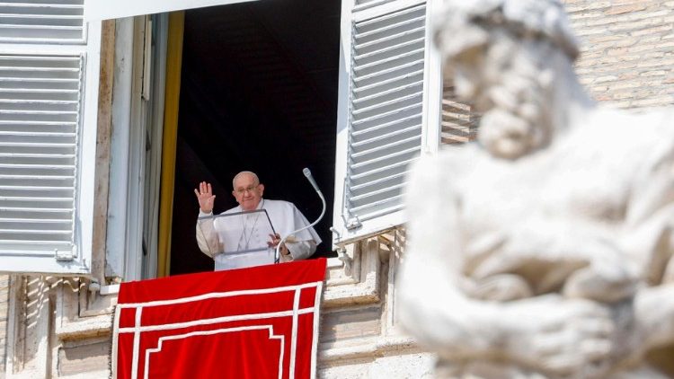 البابا فرنسيس: لنتقاسم فرح القائم من الموت!