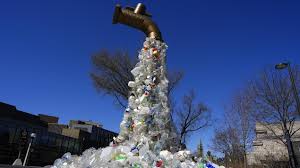 أوتاوا تريد أن تتضمن معاهدة البلاستيك العالمية سقفاً للإنتاج