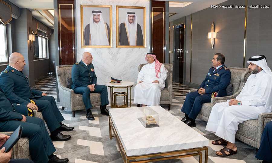 لقاء بين قائد الجيش ووزير الدولة لشؤون الدفاع القطري.. وبحث في سبل الدعم