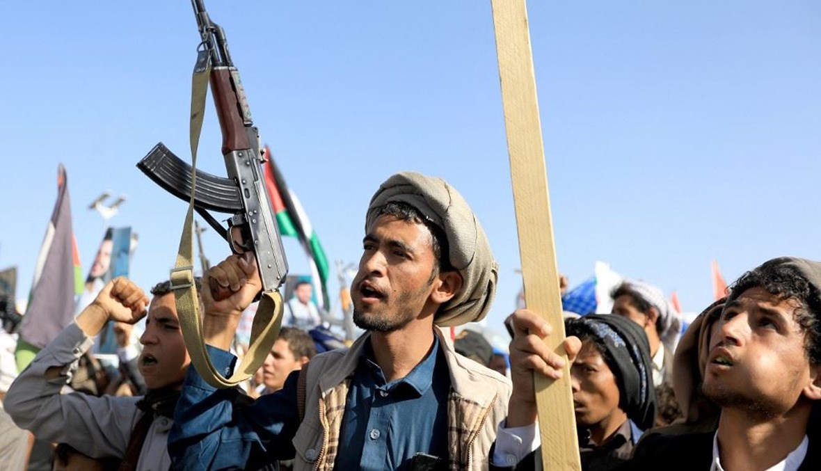 الجيش الأميركي: الحوثيون أطلقوا صواريخ على سفينتين