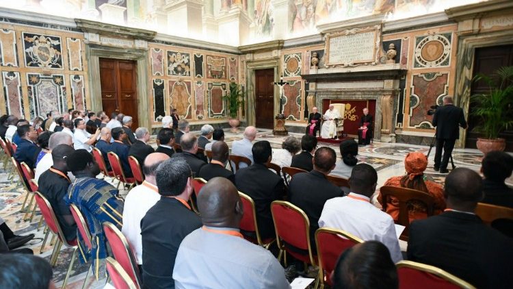 البابا فرنسيس يستقبل المشاركين في مجمع عام جمعية الكلمة الإلهي