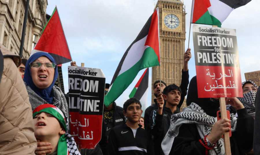 الشرطة البريطانية تستخدم العنف المفرط ضد متظاهرين متضامنين مع فلسطين