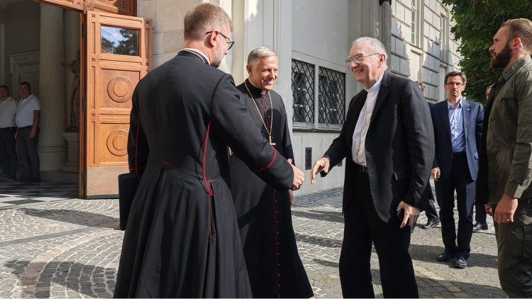 الكاردينال بارولين يبدأ زيارته إلى أوكرانيا كموفد خاص لقداسة البابا
