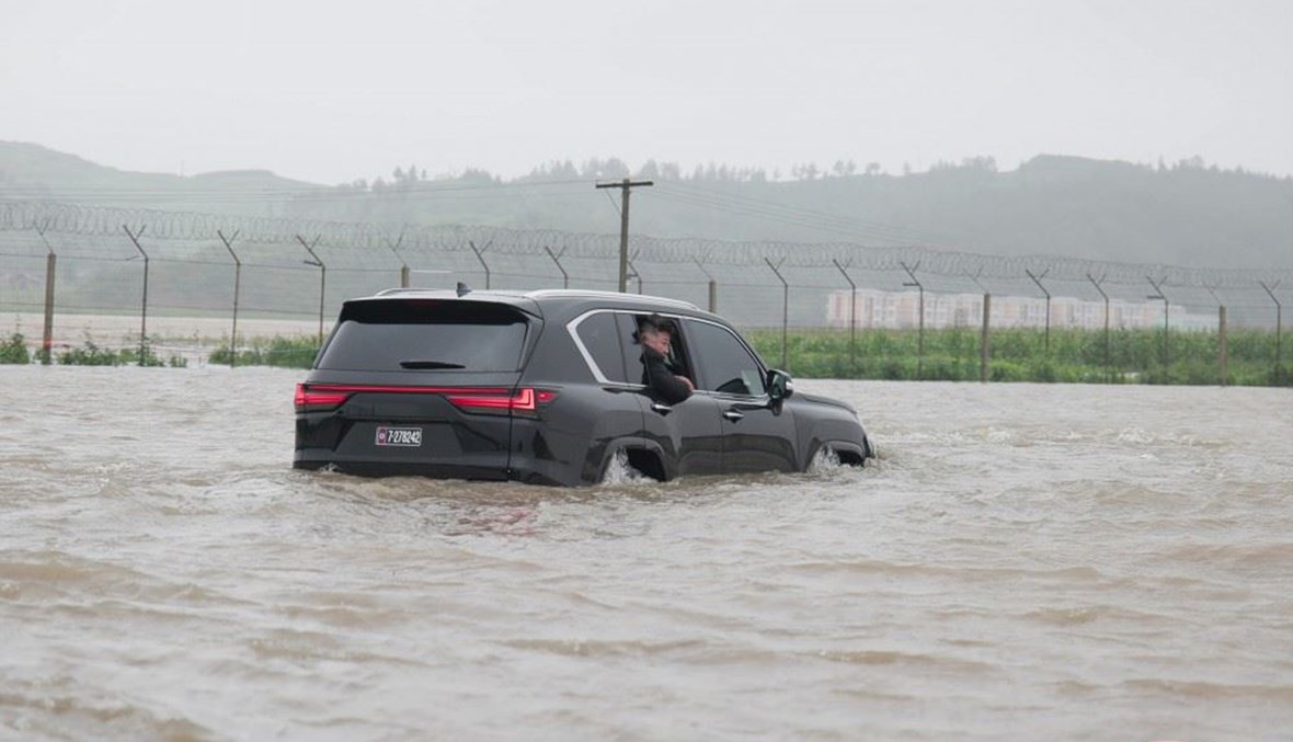 فيضانات تضرب كوريا الشمالية... كيم جونغ أون يُشرف على عمليات الإنقاذ شخصيّاً (صور)