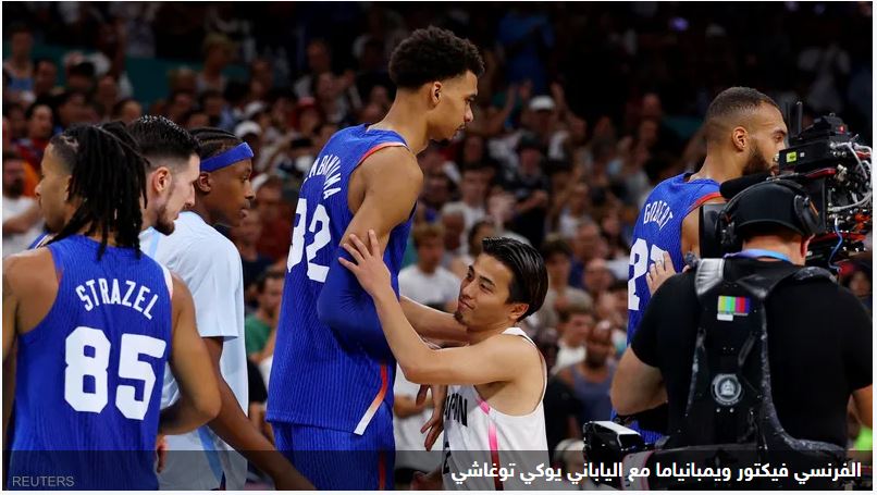 أطول لاعبي السلة ضد أقصرهم.. صورة طريفة في أولمبياد باريس