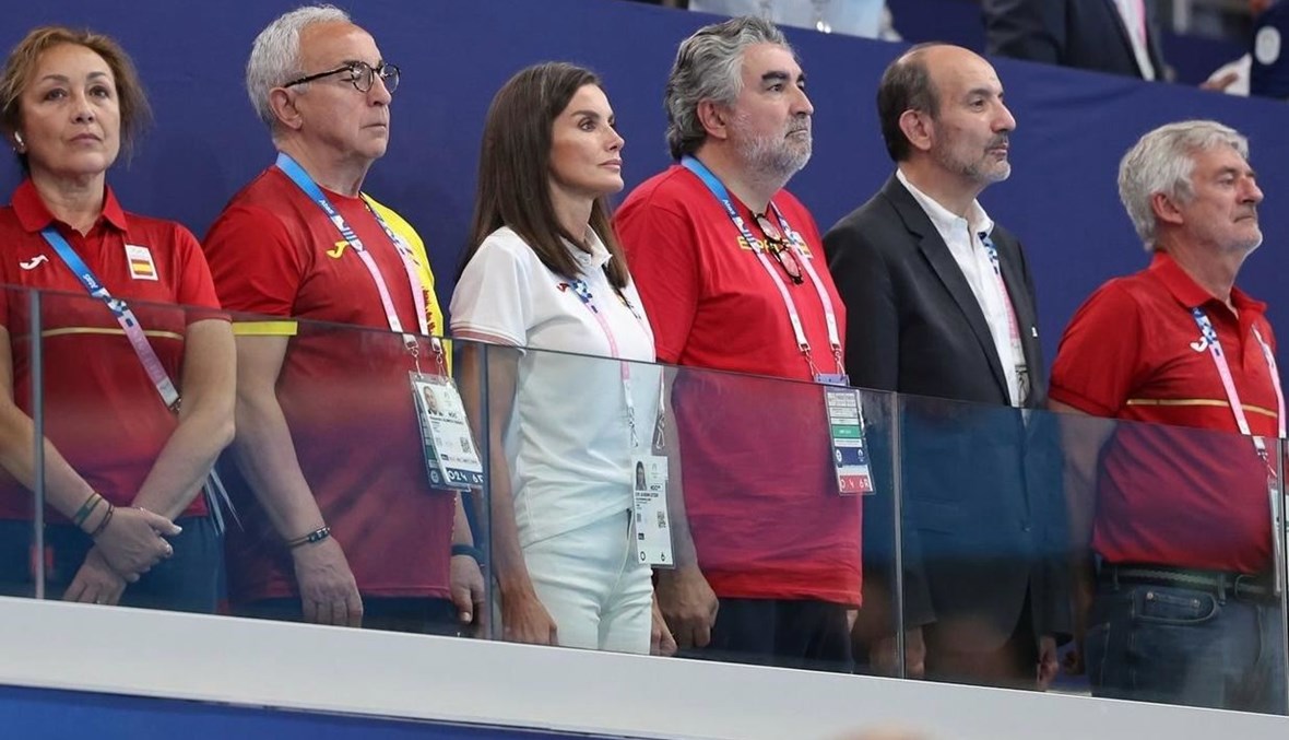 الملكة ليتيزيا في ملابس رياضيّة تشجّع المنتخب الإسباني في الألعاب الأولمبيّة