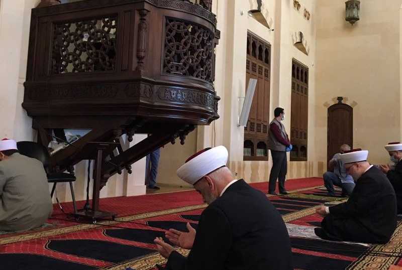 دريان يصلي في مسجد الامين: لينعم لبنان بالأمن والاستقرار